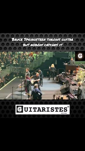 🎸 Bruce @springsteen throws his guitar to the guitar tech, it hits the stage. From the 2023 E Street Band tour stop in Atlanta. Watch on YouTube channel 👉 youtu.be/lhLryKtZK3Q #brucespringsteen #guitar #guitarist #guitarplayer #electricguitar #guitarthrow #concert #live #show #instaguitars #guitardaily #guitaroftheday #guitargram #guitarsolo #instaguitar #fender #fenderguitar #fenderguitars #fendertelecaster #telecaster @fender | guitaristes.officiel