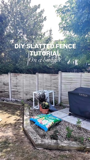 Kate Hewitt on Instagram: "SLATTED FENCE TUTORIAL ✨ When I posted about this DIY, I had so many questions so I thought I’d answer them all here 🙌✨ We pre-drilled and used raw plugs in the concrete posts, secured the timber with CT1 adhesive and screws, sprayed the old fence black, and created that chunky slatted look with 6x1 rough sawn timber. If the wood didn’t reach the post, we joined it with scrap wood at the back and carried on with the nail gun. I used a batten as a spacer for even gaps,
