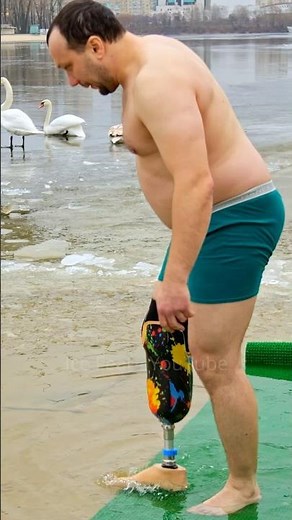 Shocking ❄️ Girls Jump Into Ice Bath 🌊 Extreme Polar Plunge 2025 – Viral Moment! 🔥