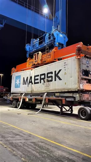 You think sea containers are unbreakable? Watch this. 🏗️📉 We usually trust these steel boxes to hold anything, but sometimes they just give up. This Maersk reefer unit couldn't handle the lift and decided to fold right in the middle. Now it can't be loaded onto the ship. It can't be stacked. Its sea-faring days are over. It looks like it needs one last ride... and a truck is the only thing that can help take it to the scrapyard. Question: Have you ever picked up a container that was visibly da
