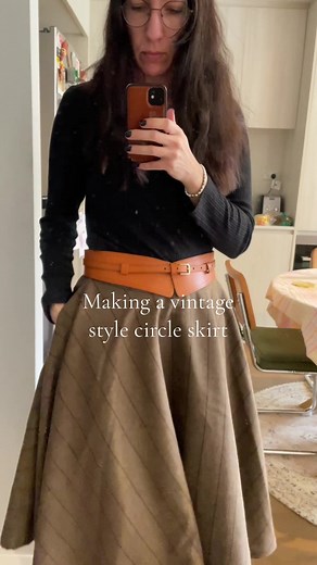 Making a Vintage Style Circle Skirt: Tips and Tricks for a Cozy Winter Look