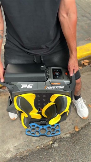 Watch the INMOTION P6 spin up in a no-load speed test and show the raw energy behind the machine.