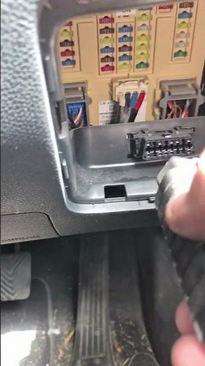 hyundai santa fe obd location