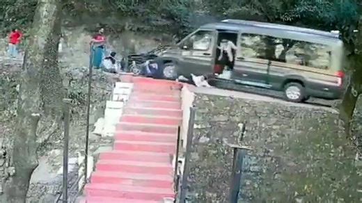 Bus rolls backwards towards slope: passengers jump off