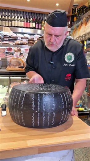 El queso italiano de sabor intenso