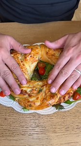 49K views · 770 reactions | ✨ Idée recette pour les fêtes de fin d’année : la Couronne saumon Boursin un INCONTOURNABLE avec SEULEMENT 3 ingrédients ✨ #recettes #ideerecettes #recetterapide #recettesimple #recettefacile | Cestarpinbon | Facebook