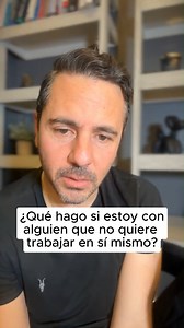 ¿Qué hacer si estás con alguien que no quiere trabajar en sí mismo? Las relaciones son un espacio de crecimiento mutuo, pero cuando solo uno está dispuesto, puede ser desgastante. ¿Cómo manejarías esta situación? Comparte tu experiencia, quiero leerte en los comentarios. 👇 | Enrique Delgadillo