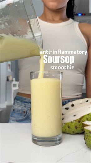 Must try soursop smoothie! 😋 full recipe in the description!