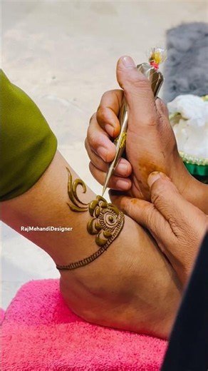 Easy Leg Mehndi design #mehndi #mehndi #mehndidesign #rajmehandidesigner #hennadesign #shorts #1m