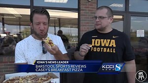 Sports blogger reviews Casey's breakfast pizza