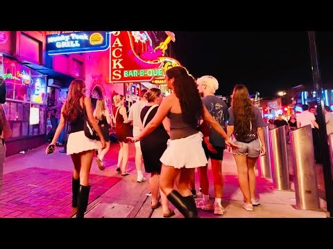 Mini Walk on Broadway: Big Energy in Nashville