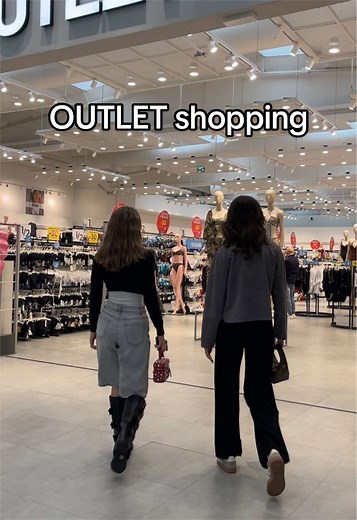 Outlet costumi da bagno dove andare con la tua amica