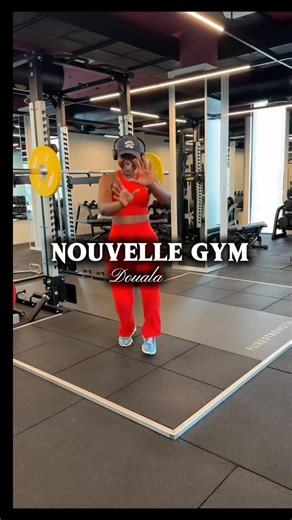 Mon nouveau coin favori 😅 en attendant mes fluctuations d’hormones. Une belle salle de gym pour une bonne séance et un popotin tendu🤣🫣🙌🏾. Si tu connais une salle plus belle ici à douala, stp dis le nous en commentaire 🙏🏾😍 | Sublime By Tatiana