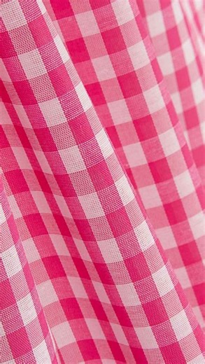 24K views · 2.4K reactions | Venimos a DAROS EXPLICACIONES  Os aclaramos algunas de las dudas que os surgieron a raíz de nuestro vídeo hablando del tejido seersucker. ¿Sabías las diferencias? . . . #pasiónporlostejidos #ribesycasals #creacionesribesycasals #moda2025 #tendencias #tendencias2025 #modafashion #tejidos #diseñodemoda #lovetextile | Ribes & Casals | Facebook