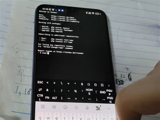 给手机装了个Linux操作系统，可以当半个电脑用了。