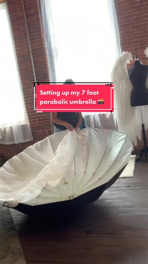 Setting up my 7 foot parabolic umbrella! I love this diffuser but it’s so massive and takes up so much space in my studio that I don’t always take it out. It creates such a perfect soft light though. What’s your favorite light modifier to use? #lighting101 #lightmodifiers #offcameraflash #offcameraflashphotography #offcameralighting #lightingsetup #howtophotography #photography101 #learnphotography #photographylighting #beginnerphotography #beginnerphotographytips #learnflash #portraitlighting #
