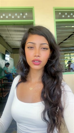 Cindy Kimberly: Makeup Tutorial and Style Insights