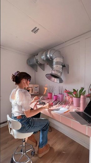 Let’s make a tiny cow charm!🐄🎀 #glassartist #glassanimals #lampworking #lampwork