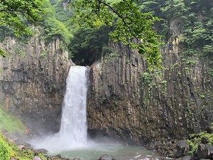 黒姫高原　信濃路自然歩道を歩いて豪快な苗名滝へ　　　　　The Naena Waterfall in Myōkō-Togakushi Renzan National Park | やっぱり自然が好き