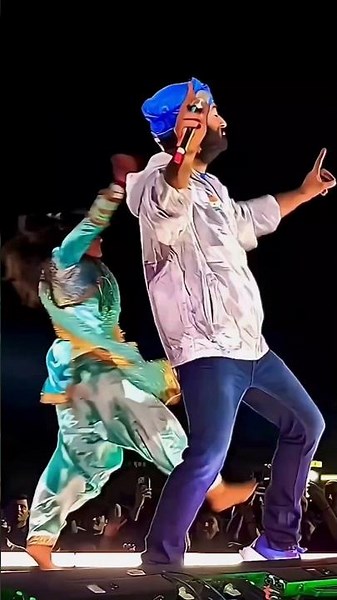 Arijit Singh Dancing On Stage In Indore Was The Cutest Moment ❤️🥹 #indore #dance #livemoment
