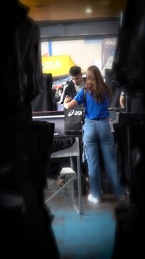 ¡Primer día adentro! El ASICS K42 ya se siente en el aire. Las montañas miran en silencio, los corazones se aceleran, la piel se eriza. Cada respiro huele a ansiedad y vértigo. Ya no hay vuelta atrás: en horas, las piernas hablan, el cuerpo arde, la mente decide. Bienvenidos al #EspírituK42 @asicsargentina @banconacion @ruseguros @enanutritionals @gatoradearg @cruzdelsur_arg @davitel_ @tresasesfrutas @manikingoficial @canelo_patagonia @pranzoempanadas @arcor @restoencasaVLA @ginyunta @turismovla