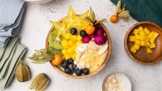 Vibrant tropical smoothie bowl recipe
