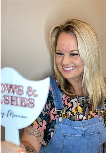 In your 20s and 30s, someone will always tell you not to get lash extensions because you’ll “look fake.” Here’s the truth: Bad lashes look fake. Good lashes just look like you on your best day. When extensions are properly customized to your eye shape, lash health, length, and curl, they don’t scream “lash extensions.” They just have people asking why you always look so fresh. Choose an artist who understands balance, not trends. #wilmingtonlashartist #bookyourlashartist #wilmingtonbeauty #lasht