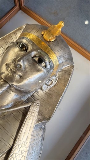 📸 The Silver Sarcophagus of Pharaoh Psusennes IAmong the hidden treasures of ancient Egypt, one masterpiece stands apart: the silver sarcophagus of Pharaoh Psusennes I, ruler of the 21st Dynasty (c. 1047–1001 BC). Unlike the famous golden mask of Tutankhamun, this coffin was crafted almost entirely from silver — a metal rarer and more valuable than gold in ancient Egypt due to its scarcity and the difficulty of obtaining it.Discovered in 1940 at the royal necropolis of Tanis by French archaeolo