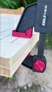 A type of F clamp used by carpenters