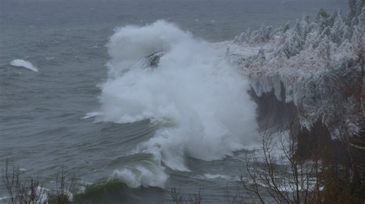 Have you heard of the Three Sisters? 🌊 Big waves come in 3's on Lake Superior🌊 Winter wave watching on the north shore | Lake Superior Photo