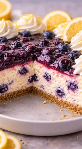 Lemon Blueberry Cheesecake 📝 Ingredients Crust 1½ cups graham cracker crumbs ¼ cup granulated sugar ½ cup (115 g) melted butter Blueberry Topping 1½ cups fresh or frozen blueberries ⅓ cup sugar 1 tbsp lemon juice 1 tsp lemon zest 1 tbsp cornstarch 2 tbsp water Cheesecake Filling 16 oz (450 g) cream cheese, softened ¾ cup granulated sugar 2 large eggs ½ cup sour cream 2 tbsp lemon juice 1 tbsp lemon zest 1 tsp vanilla extract 👩‍🍳 Instructions Crust Preheat oven to 180°C / 350°F. Mix crumbs, su