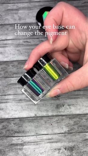 How your eye base color changes the pigment that you’re using #eyeshadow #eyebase #graphicliner #duochrome #creativemakeup | HoloGrave Cosmetics