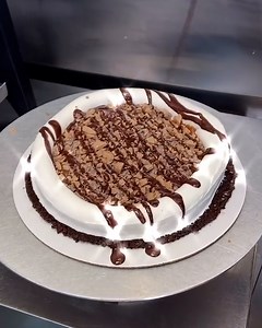 This is what it's like behind the scenes working at Dairy Queen! 🍦🍨 | FOODbible