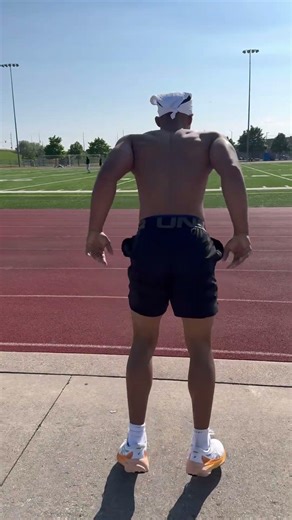 Simple jumping burpees to increase strength and flexibility #gym