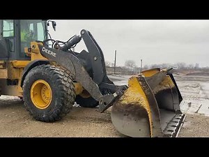John Deere Loader 544L Switching Buckets.