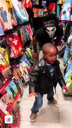 Office slacker: don’t bother me, I can’t help anyway 🙅 #Slacker #Work #Funny #Shorts #Viral