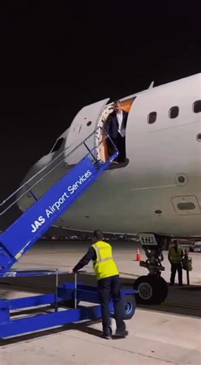 A pessngers record unbelievable emergence landing airplane * crash * #airplanecrashes # landing.