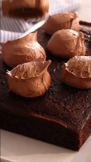 Preppy Kitchen/John Kanell Makes a Delicious Fluffy Chocolate Sheet Cake 😍🍫🎂