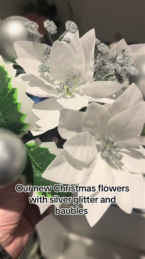 How beautiful and only 5.50! This weekend only! Our Christmas graveside cemetery pots Shop the link now! #christmas #grabe