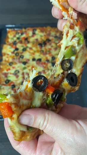 Cuisinesawsen on Instagram: "Pizza pain de mie ultra rapide à faire 👌 #pizza #recette #recettefacile #cooking #cuisine #cuisiner #france"
