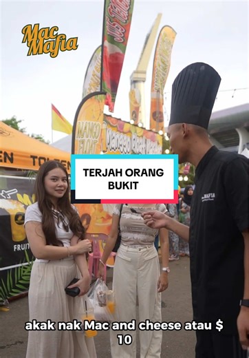Terjah orang famous Brunei hari ni@𝙳𝚈𝙽 😍 Istimewa khas buat warga Brunei 🇧🇳 Kalau datang ke MAKAN FEST 1.0 @MAKAN FEST BRUNEI jangan lupa follow @Farhan Caloy #macmafia Kita kongsi rezeki sama-sama. Kalau kena terjah, support ya… jangan malu-malu 😆 📍 MAKAN FEST 1.0 Stadium Hassanal Bolkiah, Brunei Darussalam 🗓 21/1 – 25/1 ⏰ 11 pagi – 12 malam #macmafiacheese #macmafia #macmafiatour