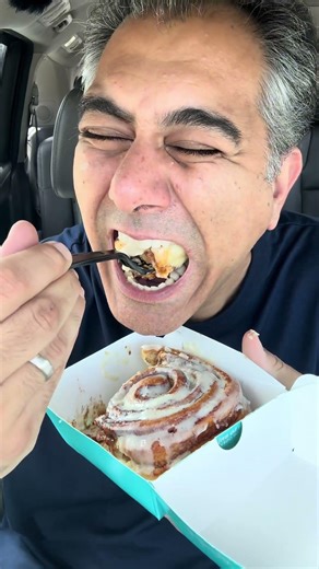 Cinnabon Classic Roll | from the BAG