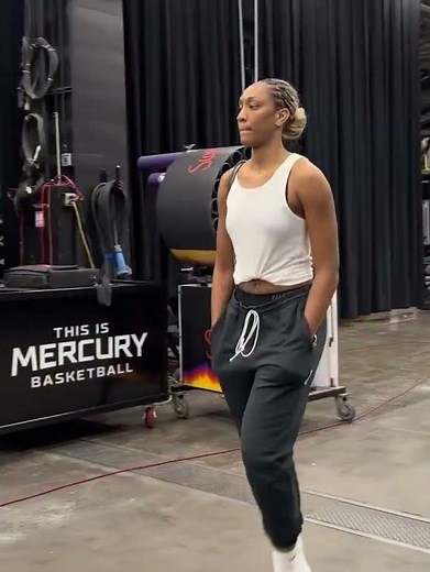 🚨 A'ja Wilson arrives | Las Vegas Aces WNBA women's basketball #shorts #short #basketball #wnba