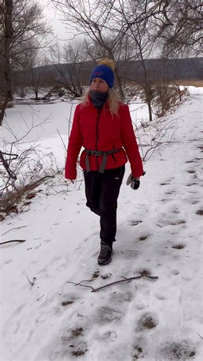 Jessica DiSanto Briecke on Instagram: "The peptides aren’t the problem. The expectations usually are. After working with people on GLP-1s and other peptides, I see the same 3 things trip people up over and over — and none of them mean you “failed.” 1️⃣ Treating peptides like the whole plan They’re a support tool, not the strategy. Peptides open a window — habits, nourishment, and consistency decide what happens next. 2️⃣ Undereating protein + under-hydrating This is huge. Your metabolism, muscle