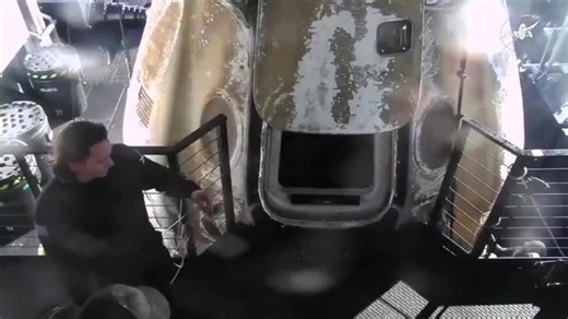 ‘Smiles All Around’: Crew-9 Wave to the Camera After Splashdown