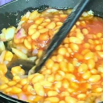 Baked Beans with Potatoes | Instant and Delicious Recipe #shortsfeed #heinzbakedbeans #bakedbeans