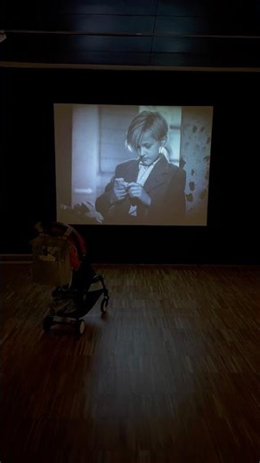 Nada mejor que proyectar películas en los museos 🎞️ ‪@cccbarcelona‬📍🖌️#barcelona #films #museum