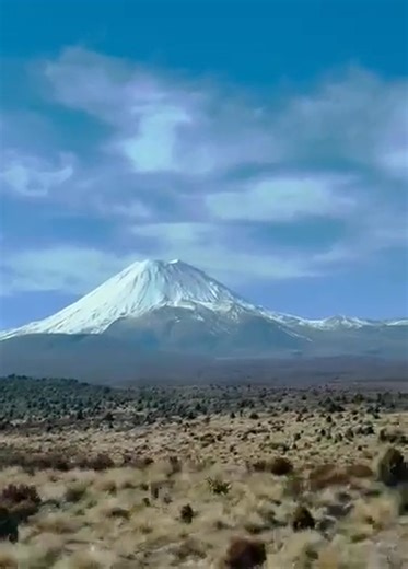 The stunning Mount Ngauruhoe and Mount Raupehu at Tongariro National Park, NZ | Elizabeth Tan