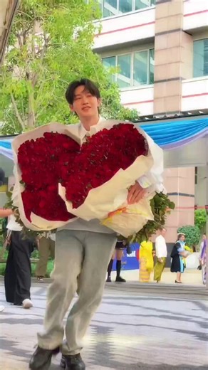 — 💌 ขอบคุณครูเบิร์ด ขอบคุณพี่อ๊อฟชั่น ขอบคุณดูมันดิ ขอบคุณโชคชะตาหรืออะไรก็แล้วแต่ที่ทำให้เตอร์ยิมได้เจอกัน กลายเป็นพาร์ทเนอร์ที่น่ารักต่อกัน ได้ทำงานด้วยกันและมอบความสุขให้กับใครอีกหลาย ๆ คนตลอด 5 ปีที่ผ่านมา เพราะถ้าไม่ใช่ดูมันดิ ก็ไม่รู้ว่าเตอร์ยิมจะได้เจอกันไหม ถ้าไม่ใช่ดูมันดิก็ไม่รู้ว่าพวกเราจะได้รู้จักกับเตอร์ยิมหรือเปล่า แล้วก็ไม่รู้ว่าจะไปตามหาเตอร์ยิมได้จากที่ไหน ขอบคุณดูมันดิที่ให้เตอร์ยิมได้เป็นพาร์ทเนอร์กัน และให้โอกาสดี ๆ กับเตอร์ยิมเสมอมาขอบคุณพี่เคอร์ที่คอยดูแลเตอร์ยิม ดูแลดวงใจ
