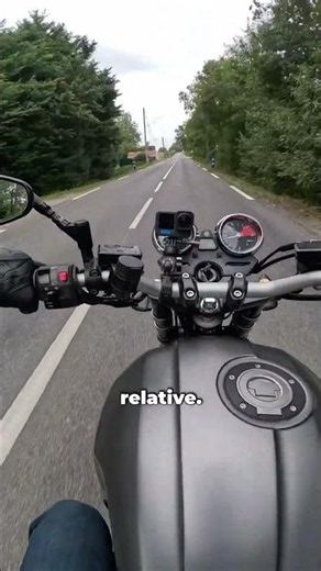 Tu regardes ta vitesse. C'est pour ça que t'es en danger.
